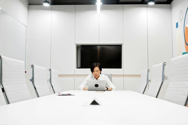 Pourquoi le français moyen parle mal anglais?