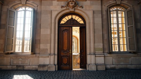 Découvrez un avocat en droit du travail à Versailles pour des conseils innovants