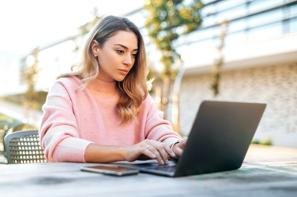 Transformez votre visibilité en ligne avec un consultant seo freelance